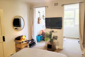 Dorjes place - 1 Bedroom plus Study Potts Point Apartment