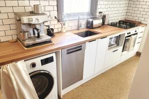 Dorjes place - 1 Bedroom plus Study Potts Point Apartment