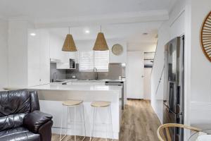 6 Pelican Beach Resort