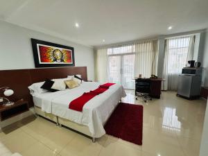 S & M Hotel