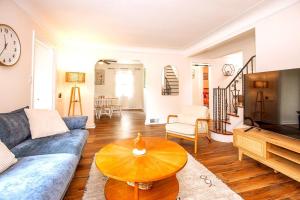 South Euclid 4BR Luxe Escape with Game room and BBQ