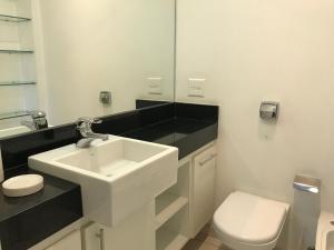 Grand Bhaus Family Republica - Prédio Histórico - Centro - Metrô ao lado - 126m2 - Acomoda 4 pessoas