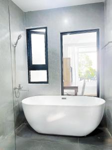 Brand New Whole House For Rent Căn hộ Cho thuê Nguyên căn