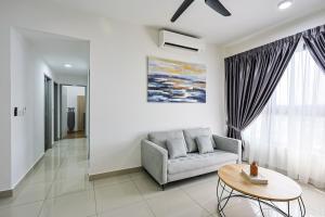 Stylish M Vertica 3 Bedroom Walk to MRT Velocity Mall