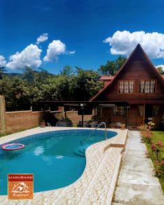 La Casa de Darío - Hospedaje y Casa de Campo en Oxapampa con Piscina