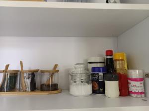 Stylish City-View 2BR Sunlit, Serviced Shops