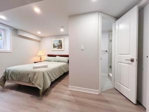 Cozy & Modern Ensuite Basement Rooms - Steps to Subway & Downsview Rogers Stadium