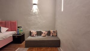 Varanasi Soulscape -Tajside Retreat