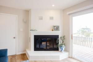 The Coastal Retreat Scenic Harbor Ocean Views Walk to Beach Restaurants