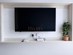 KWEN Vetro11 - Charm of KK City