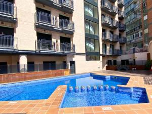 Sakura Suite - Modern Apartment with Parking & Swimming Pool