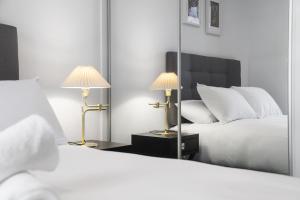 Sleek Southbank 2-Bed Apartment with Balcony Views