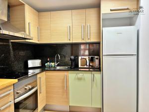 Sakura Suite - Modern Apartment with Parking & Swimming Pool