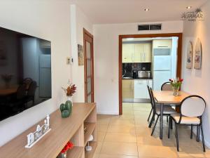 Sakura Suite - Modern Apartment with Parking & Swimming Pool