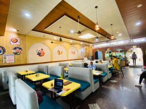 Hotel Shreenath Kathiyawadi And Pure Veg Kathiyawadi Restaurant Udaipur