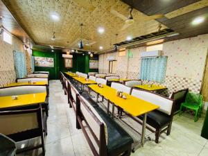Hotel Shreenath Kathiyawadi And Pure Veg Kathiyawadi Restaurant Udaipur
