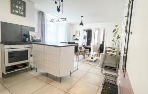 Appartements La Cite Guillemaud 1930, parking, balcon et wifi : photos des chambres
