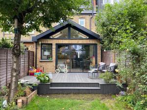 A Charming House with a Garden in Wimbledon