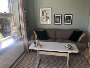 Stylish 3- bedroom Home with Garden & Terrace- Sleeps up to 6 guests