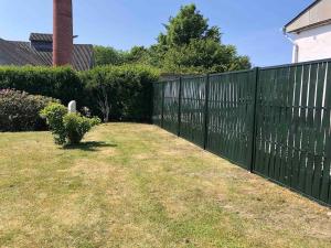 Stylish 3- bedroom Home with Garden & Terrace- Sleeps up to 6 guests