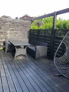 Stylish 3- bedroom Home with Garden & Terrace- Sleeps up to 6 guests