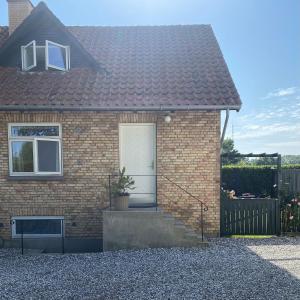 Stylish 3- bedroom Home with Garden & Terrace- Sleeps up to 6 guests