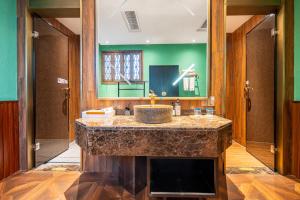 Huangling Shaiqiu Boutique Hotel