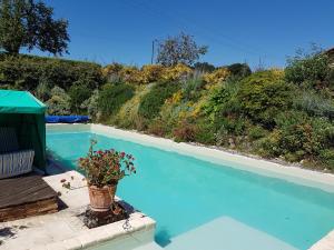 B&B / Chambres d'hotes Le Pigeonnier, Chariaud, near Aubeterre sur Dronne : photos des chambres