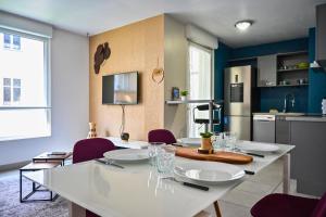 Appartements Le Golden - Centre Ville - Acces Transports en Commun - Balcon Cosy - Commerces a Proximite : photos des chambres