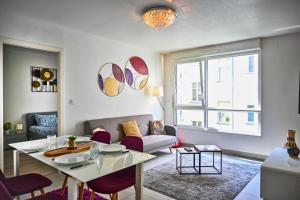 Appartements Le Golden - Centre Ville - Acces Transports en Commun - Balcon Cosy - Commerces a Proximite : photos des chambres