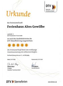 Altes Gewölbe mit Sauna und Whirlpool im Außenbereich