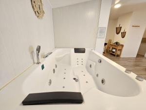 Appartements L-Envolee d-ames-moureux Boheme - Spa prive : photos des chambres