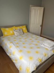 First floor 1 bed apartment with lounge and kitchen