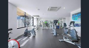 Bright CBD 2 bedroom resort-style escape