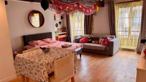 01Wonderful studio in marais