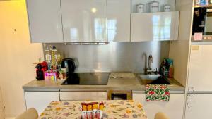 01Wonderful studio in marais