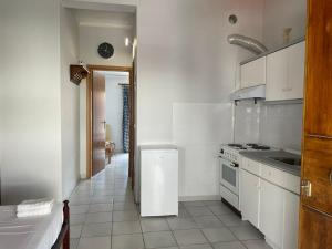 Central Charming Apartment in Paralia Ofriniou, 50m from the Beach, Free Parking, Wi-Fi, Pet-Friendly, AC