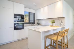 Soleado apartamento con jardín privado