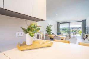 Soleado apartamento con jardín privado