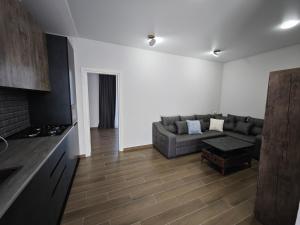 Flats for Groups in Makhinjauri