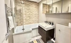 Eleven on Dragon- Room 9