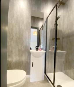 Eleven on Dragon- Room 9