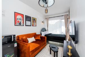 Jurassic Park - Stylish Urban Sanctuary