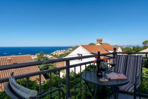 Private apartment with sea view