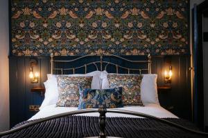 Bronte's Rest - Detached Elegant Cottage in Historic Old Town with Garden - 4hvězdičkové hotely ve městě Scarborough