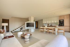 Japandi Sea View 3BR Apartment, Pomer, 5 Min Walk to Beach