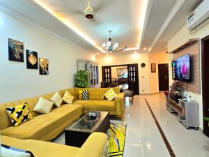 4 Bedroom Holiday Home In Bahria Town Phase 3