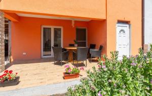 2 Bedroom Gorgeous Apartment In Umag