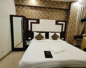 Hind palace