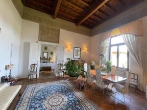 Loft di Charme con Travi Affrescate